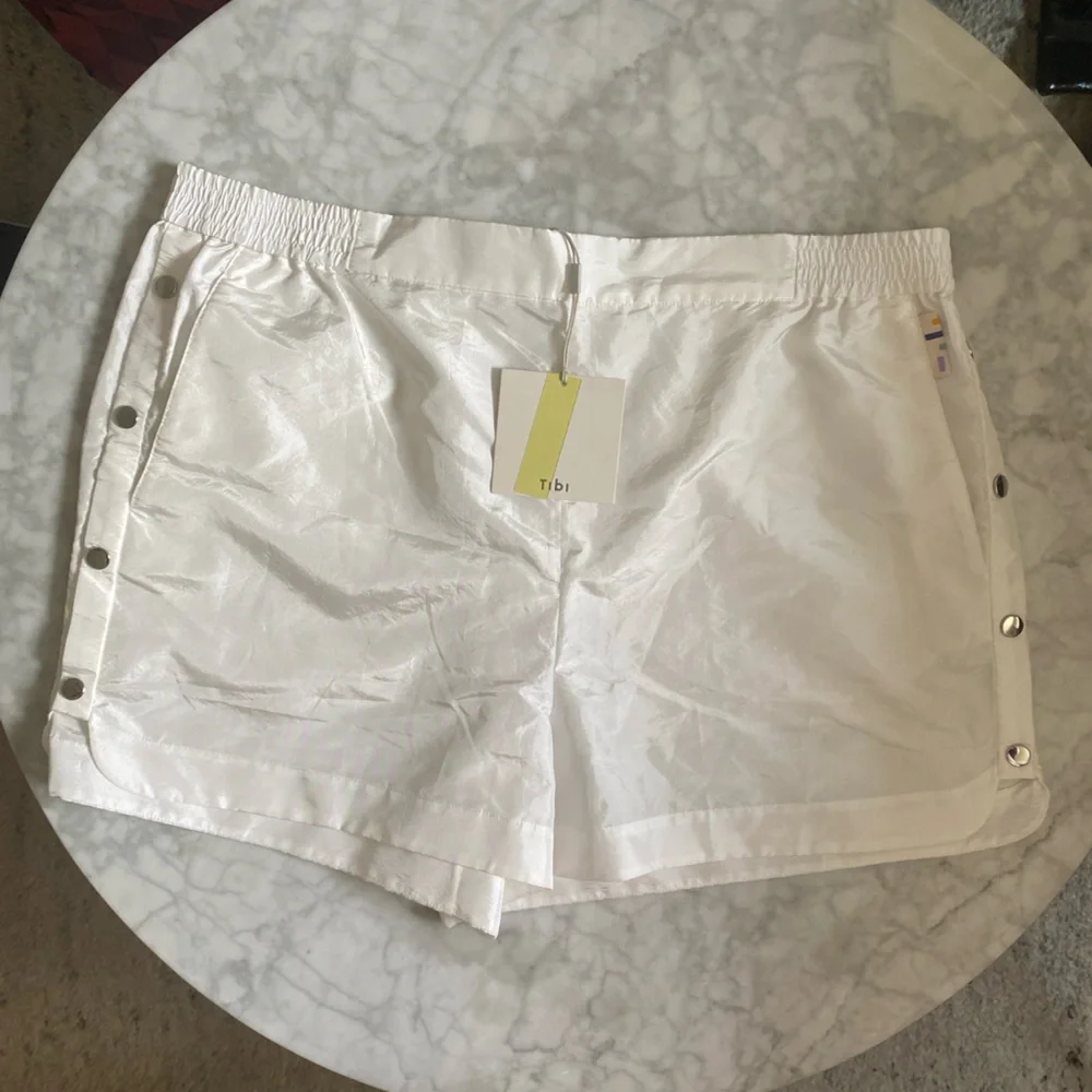NWT Tibi Crispy Nylon Shorts with Snaps size XL - Picture 2 of 8